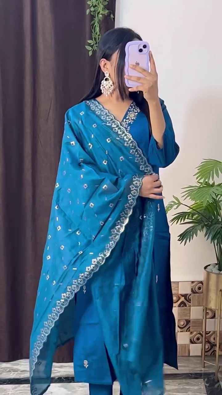 Women's Latest Designer Silk Blend Printed Duppata Kurta Pant Set with Dupatta set Kurta Set - Image 4