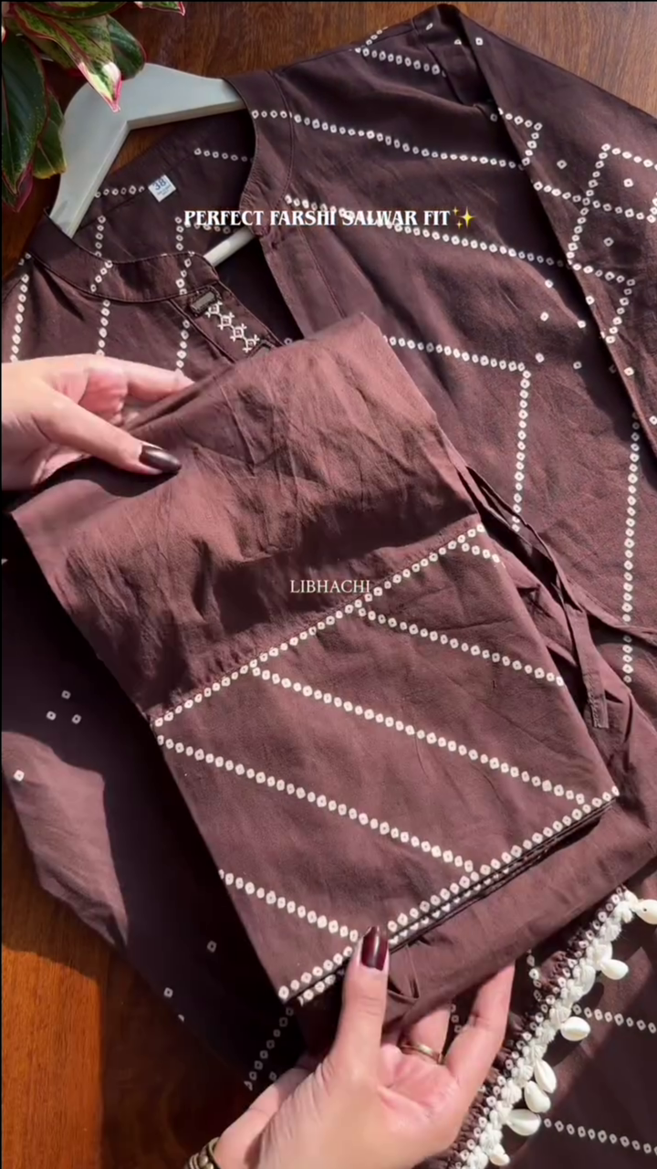 Brown Bandhani Printed Straight Fit Kurta Set - Image 4