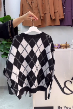 Black & Beige Argyle Pattern Crew-Neck Sweater