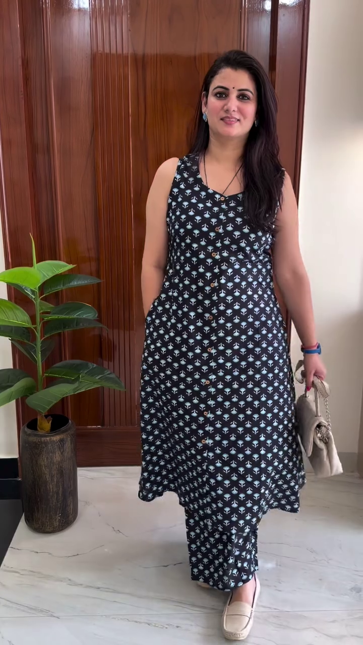 Black & White Striped Designer Kurta Set - Image 3